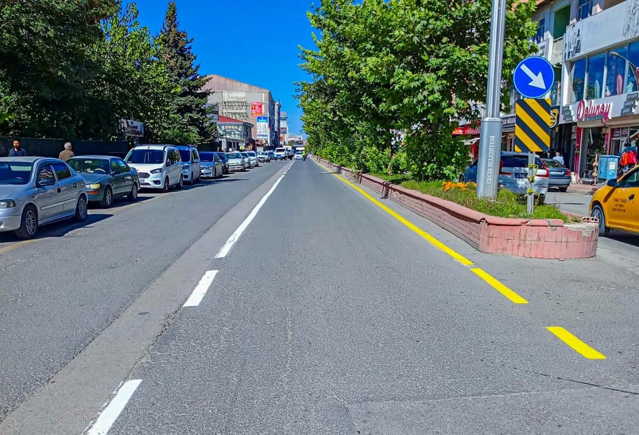 Vanyolu Caddesinde Yol Çizgileri Yenilendi (1)