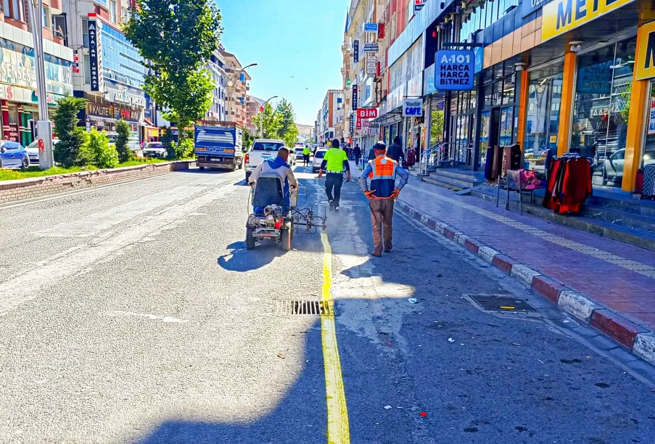 Vanyolu Caddesinde Yol Çizgileri Yenilendi (3)