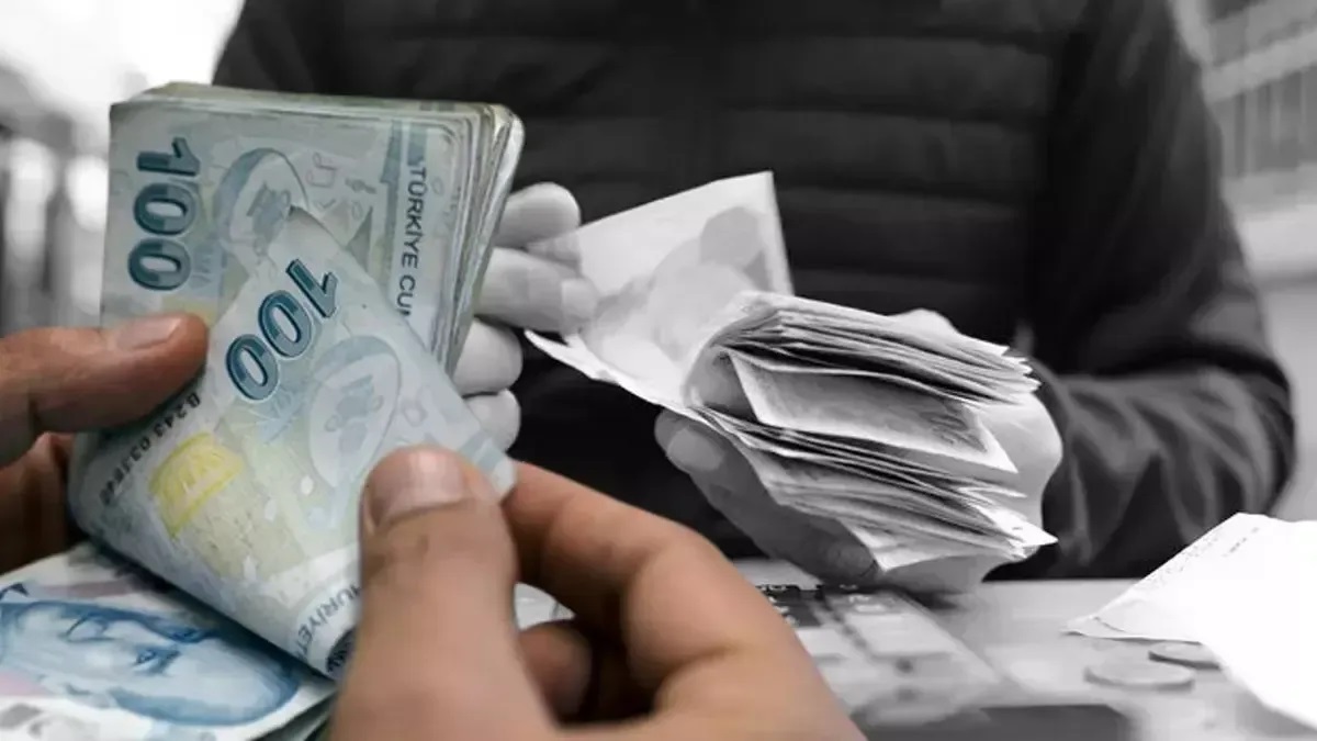 MEVCUT ASGARİ ÜCRET 22 BİN 104 LİRA
2025 yılı itibarıyla asgari ücret; brüt 26.005 TL, net 22.104 TL olarak uygulanıyor. Yeni rakam, 2026’da yapılacak zamla birlikte yeniden şekillenecek.