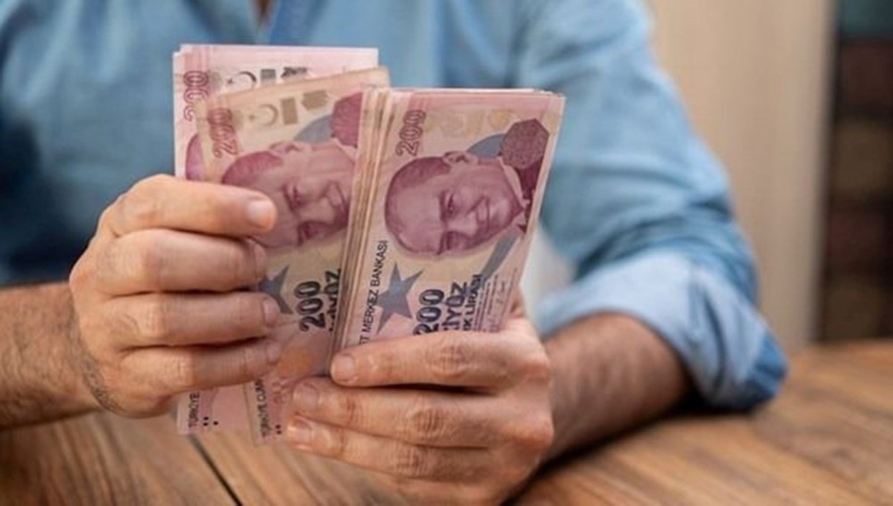 İŞVERENE MALİYET 30 BİN LİRAYI AŞIYOR
Bir işçi için işverene toplam maliyet 30 bin 621 TL’yi buluyor. Bu tutar; brüt ücret, sigorta primi ve işsizlik fonu kesintilerinden oluşuyor.
