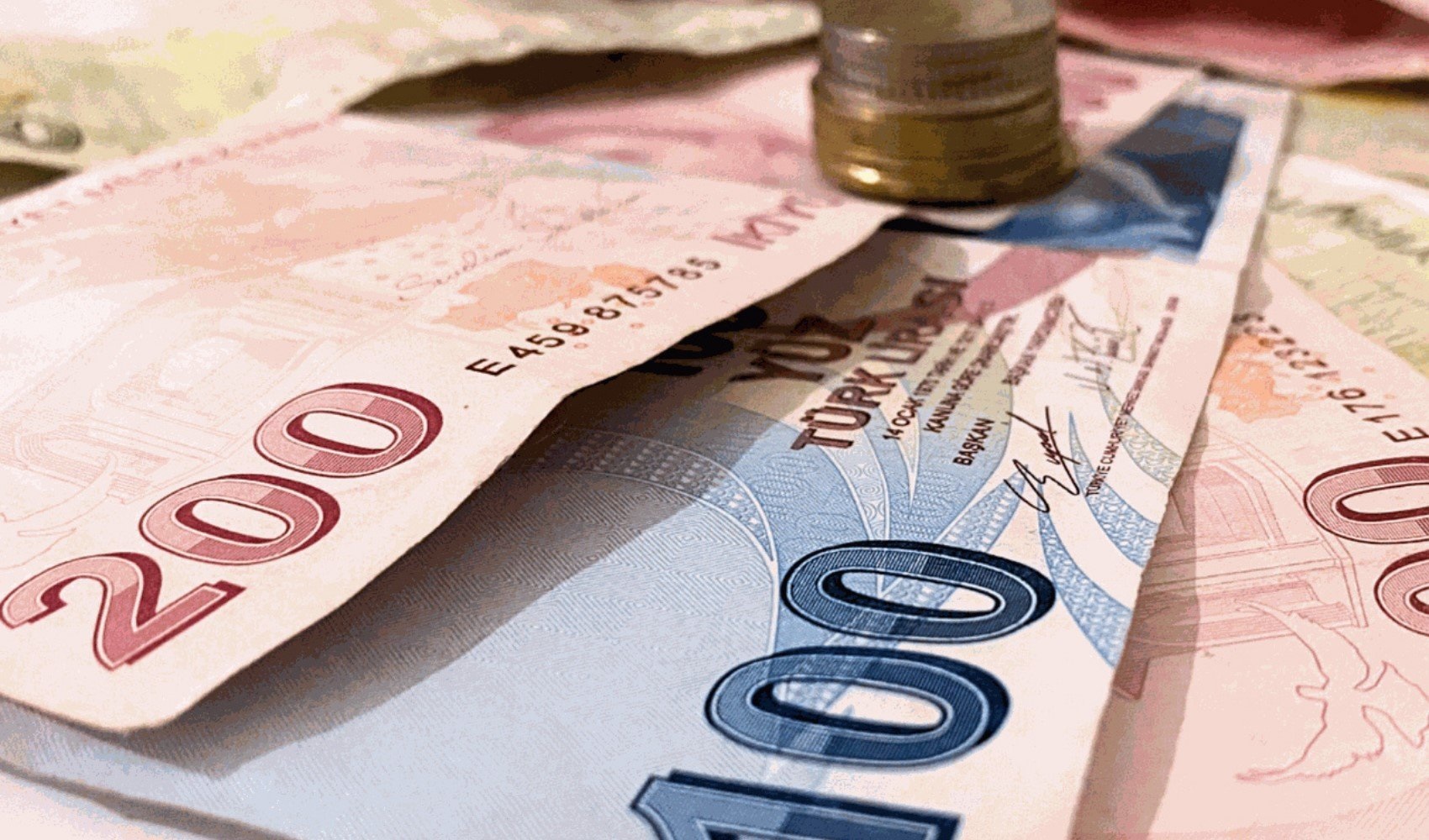 ASGARİ ÜCRET 2026 NE ZAMAN AÇIKLANACAK?
Komisyonun Aralık ayı toplantıları sonunda, 2026 yılı için geçerli olacak asgari ücret rakamı resmen açıklanacak.