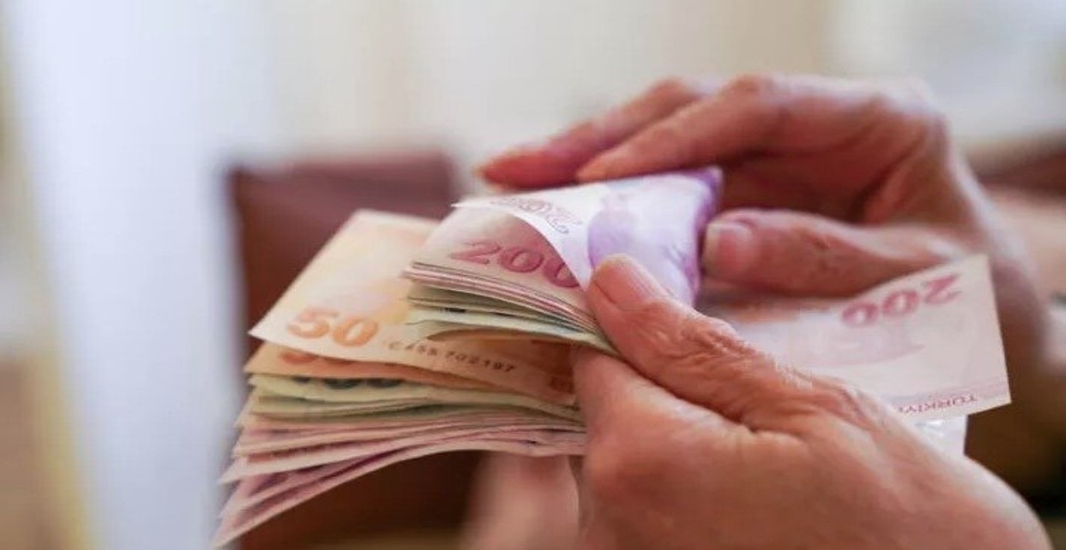 EKONOMİDE DENGE ARAYIŞI SÜRÜYOR
Komisyon bu yıl, çalışanların alım gücünü koruma ve işveren maliyetlerini dengeleme arasında hassas bir denge kurmak zorunda kalacak.