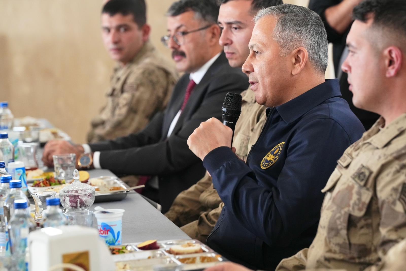 Bakan Yerlikaya Hakkari Semalarinda Sinir Hattinda Denetim 3
