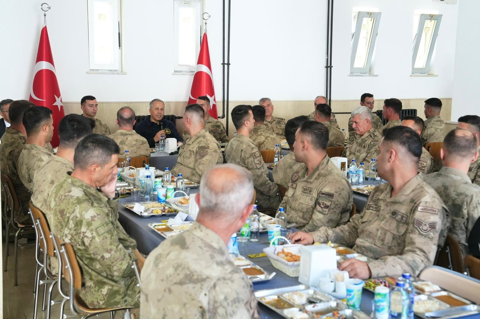Bakan Yerlikaya Hakkari Semalarinda Sinir Hattinda Denetim 5
