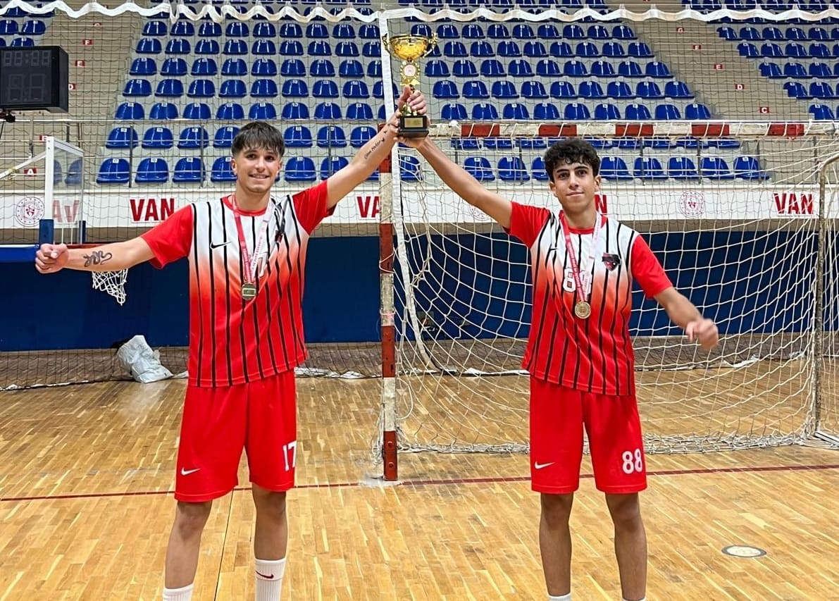Edremit Şehit Murat Demirci Lisesi Hentbol Takımı Namağlup Şampiyon! (1)