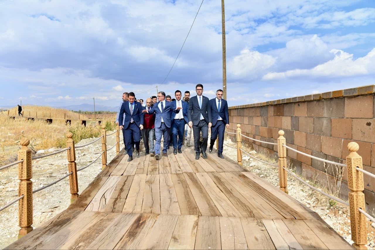 Erciş Selçuklu Mezarlığı Restore Ediliyor (1)