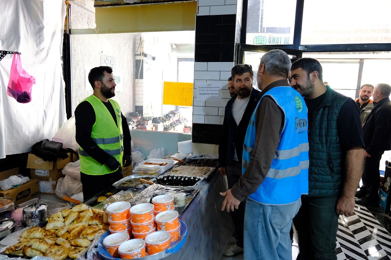 Haksi̇ad’dan Van’da Ihtiyaç Sahipleri Için Açılan Kermese Destek Ziyareti (1)