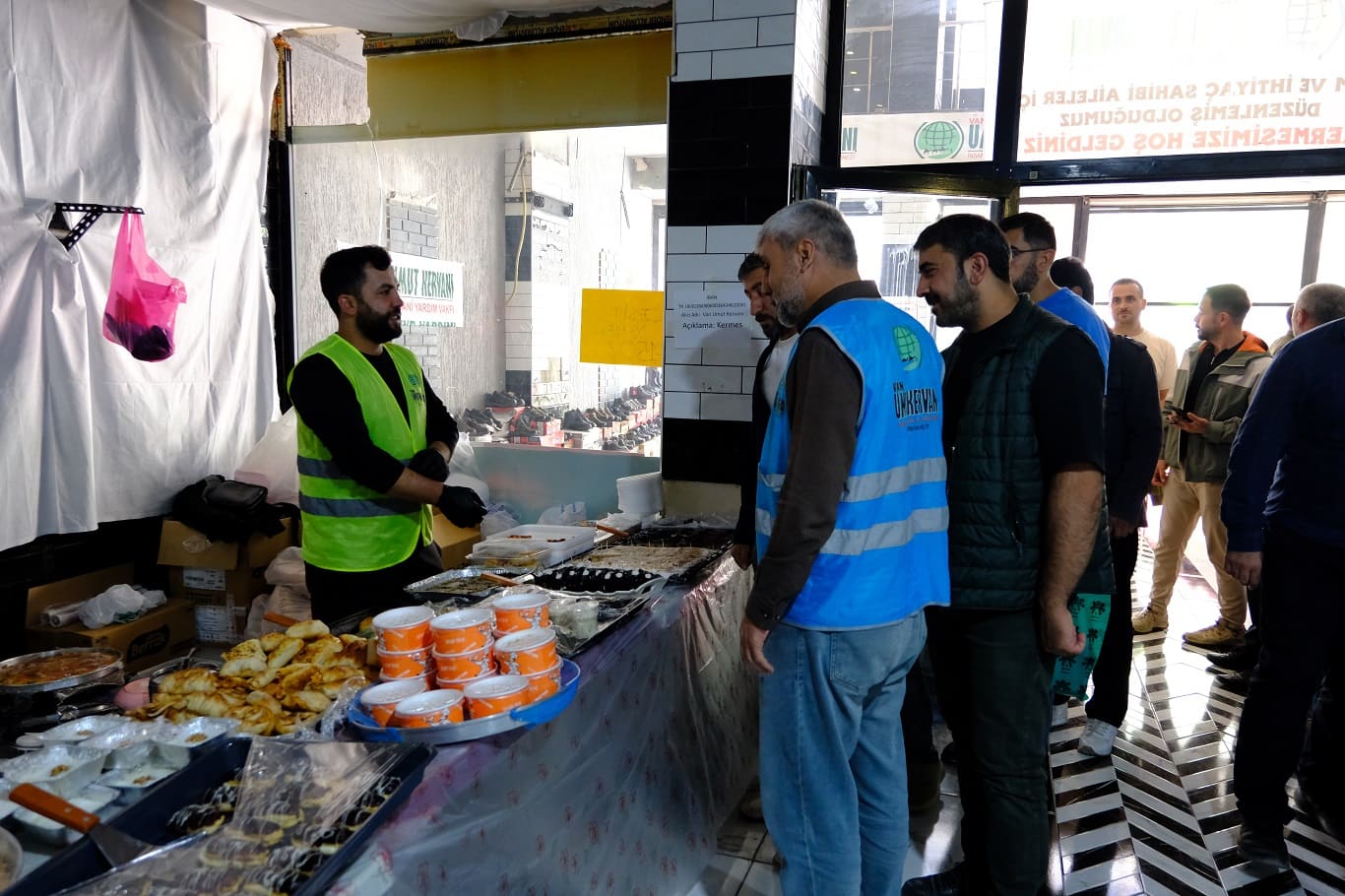 Haksi̇ad’dan Van’da Ihtiyaç Sahipleri Için Açılan Kermese Destek Ziyareti (6)