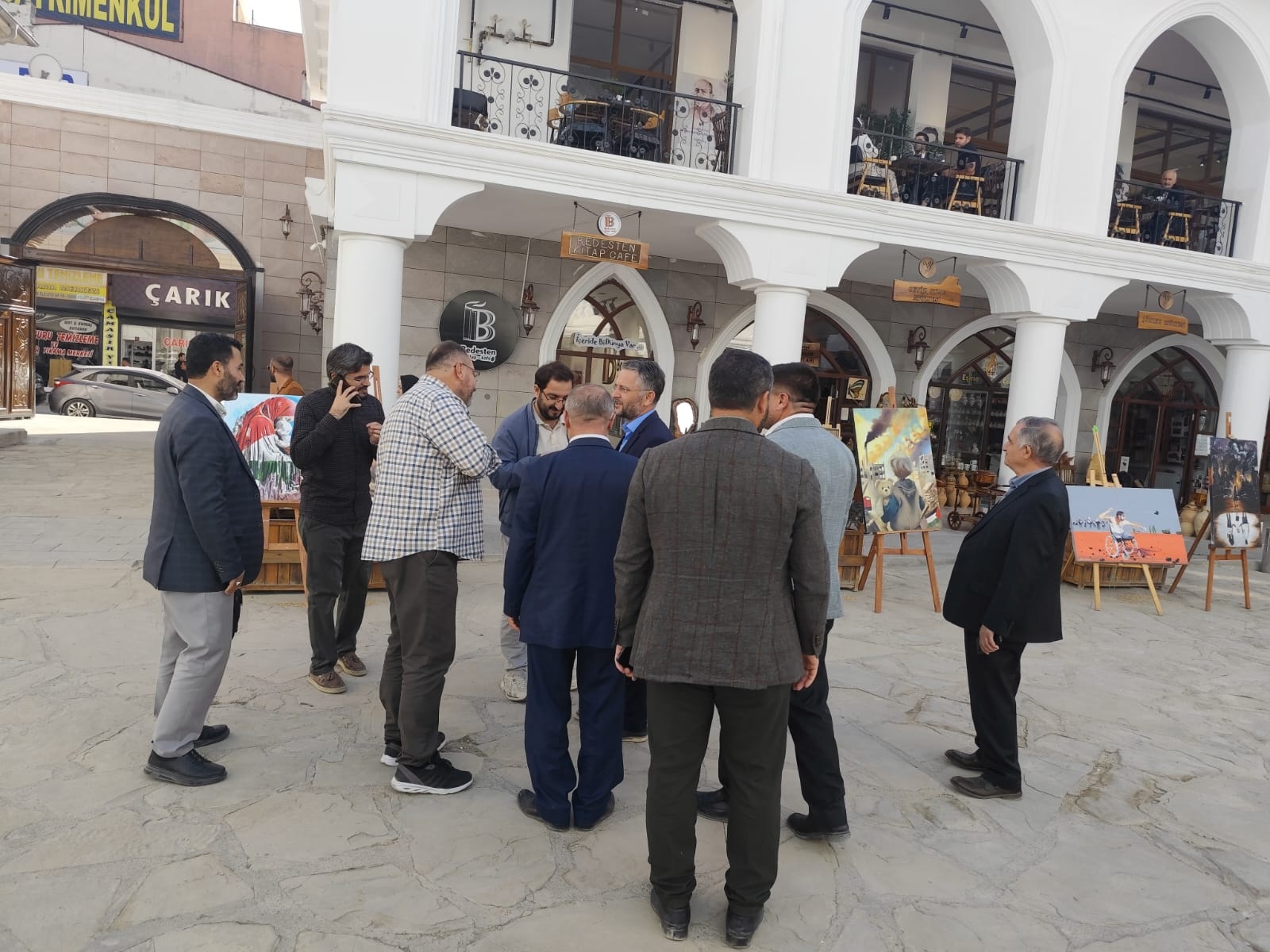 Huda Par Van Il Baskani Saygin Gazze Temali Resim Sergisini Ziyaret Etti 2
