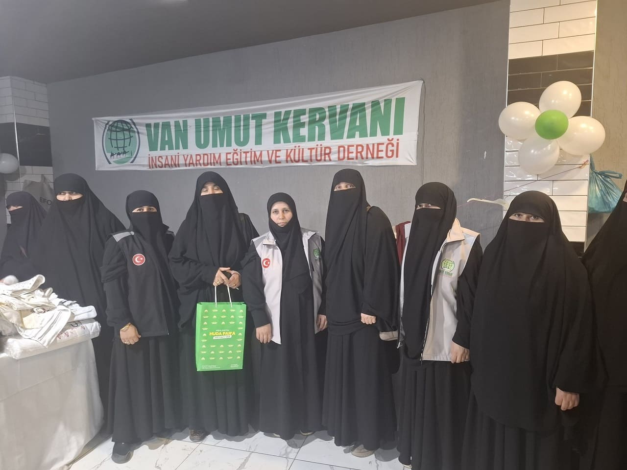 Hüda Par Van Kadın Kolları’ndan Umut Kervanı Kermesine Destek Ziyareti (2)