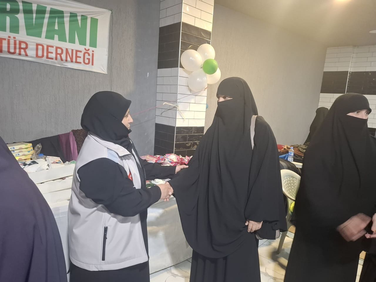 Hüda Par Van Kadın Kolları’ndan Umut Kervanı Kermesine Destek Ziyareti (3)