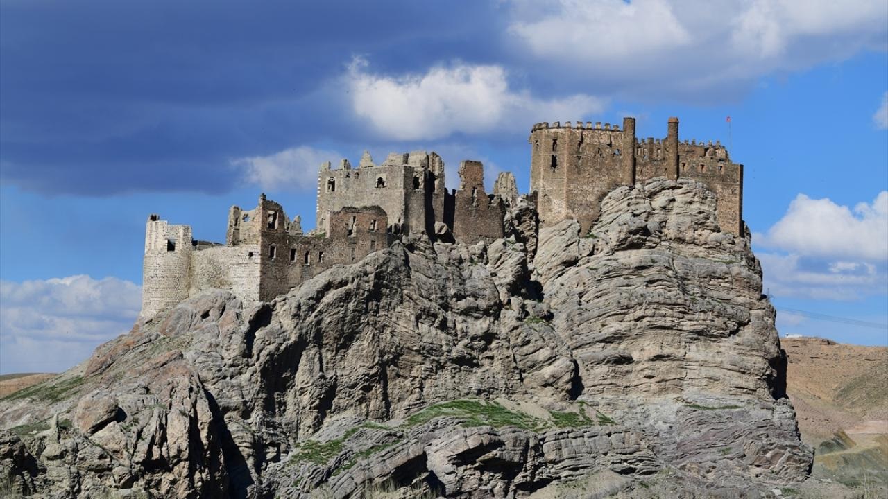 Turizmde Zirve Kimin Vanin Gol Manzarasina Karsi Hakkari Bitlis Ve Agrinin Zirveleri 20
