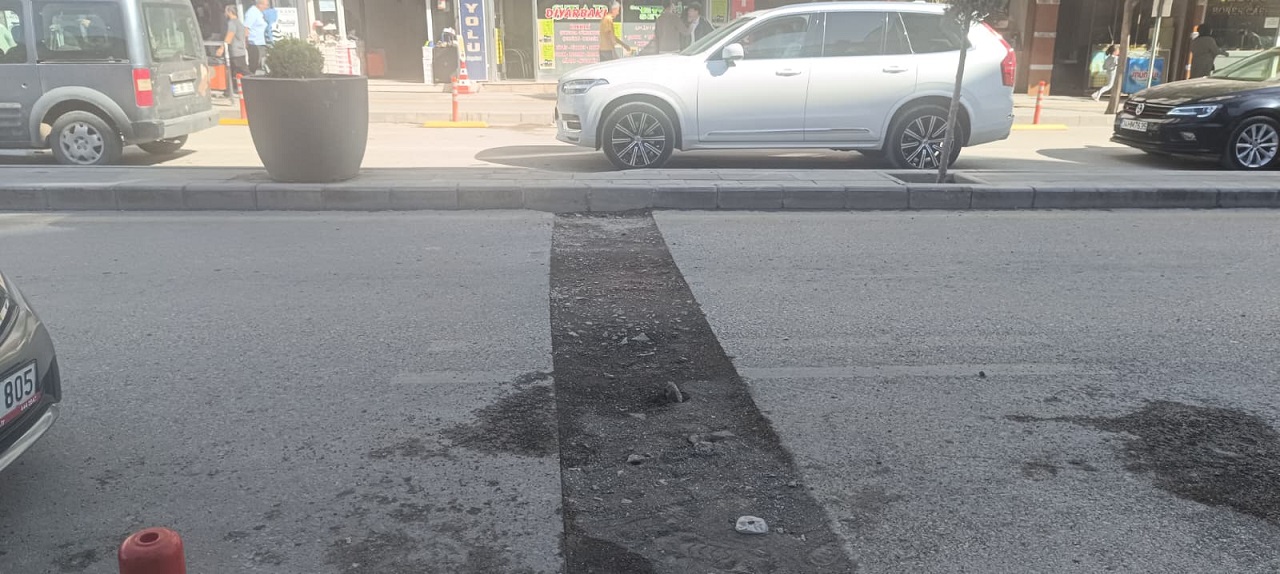 Van Cumhuriyet Caddesi’ndeki Görüntü Alt Yapı Sorununu Gözler Önüne Serdi (2)