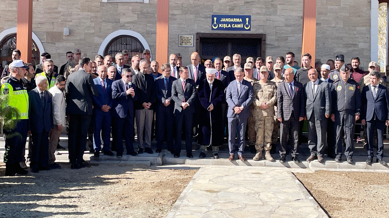 Van Jandarma Camii Dualarla Ibadete Açıldı (3)