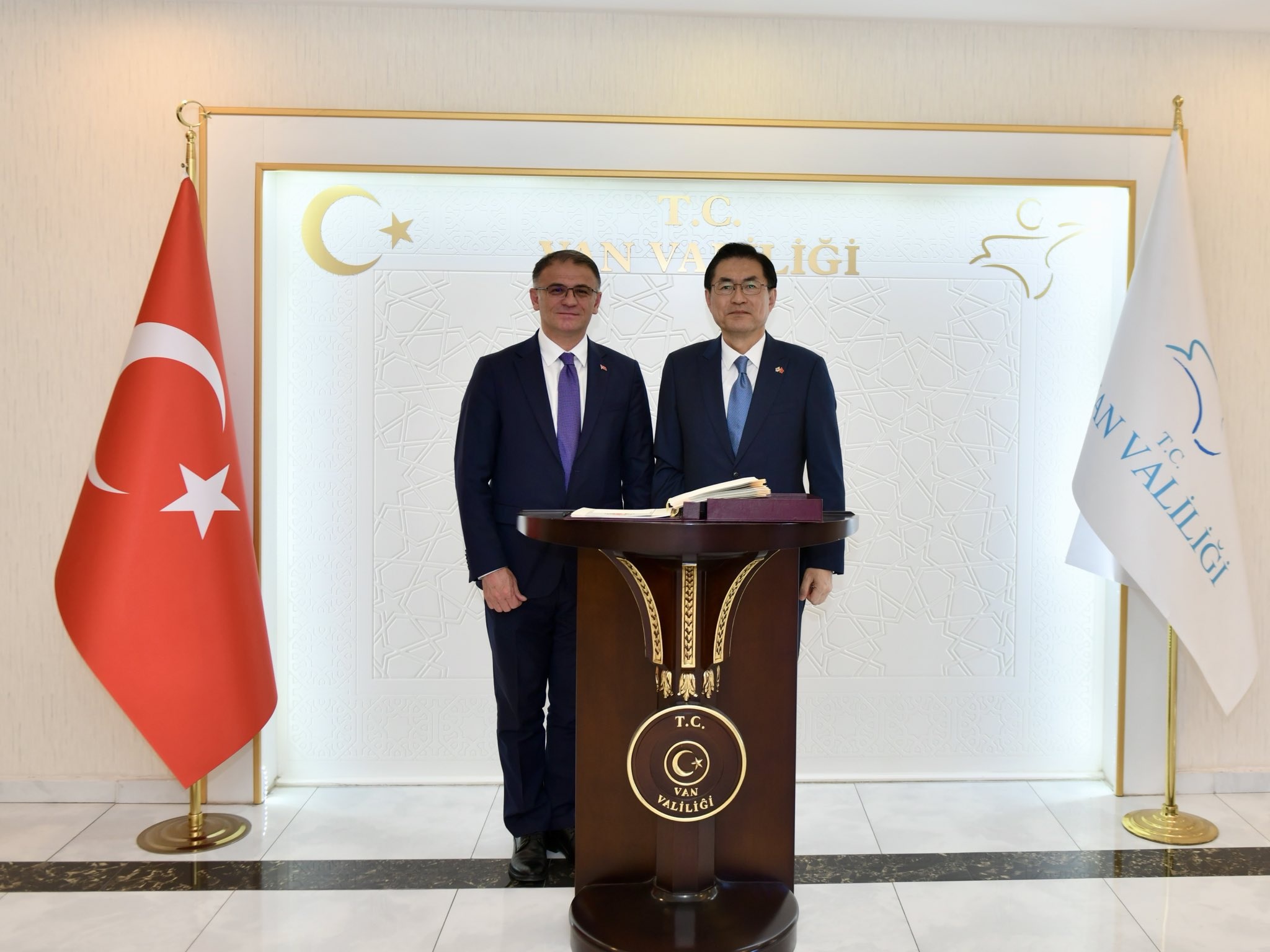 Van Valisi Balci Guney Kore Buyukelcisini Makaminda Agirladi 1