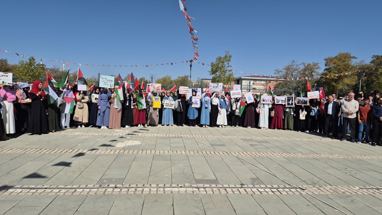 Van Yyü’de Aksa Tufanı’nın Ikinci Yıl Dönümü Dolayısıyla Yürüyüş Düzenlendi (1)