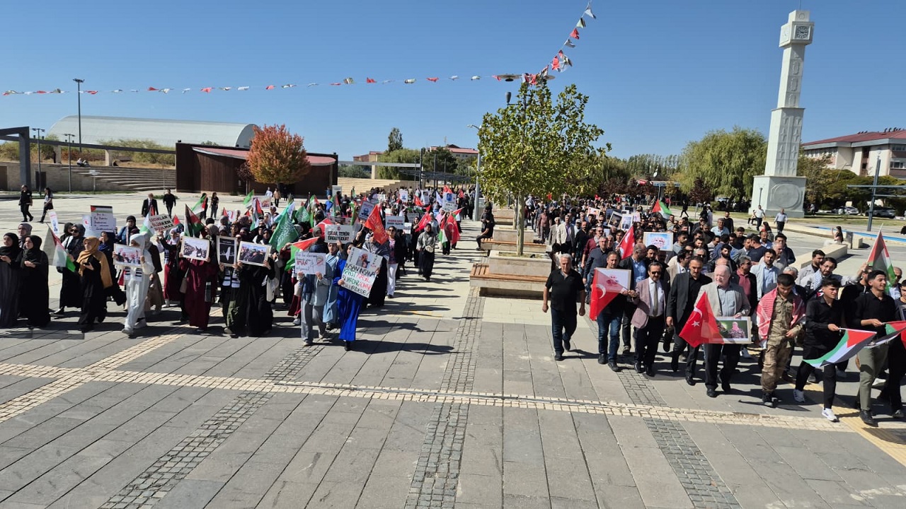 Van Yyü’de Aksa Tufanı’nın Ikinci Yıl Dönümü Dolayısıyla Yürüyüş Düzenlendi (5)