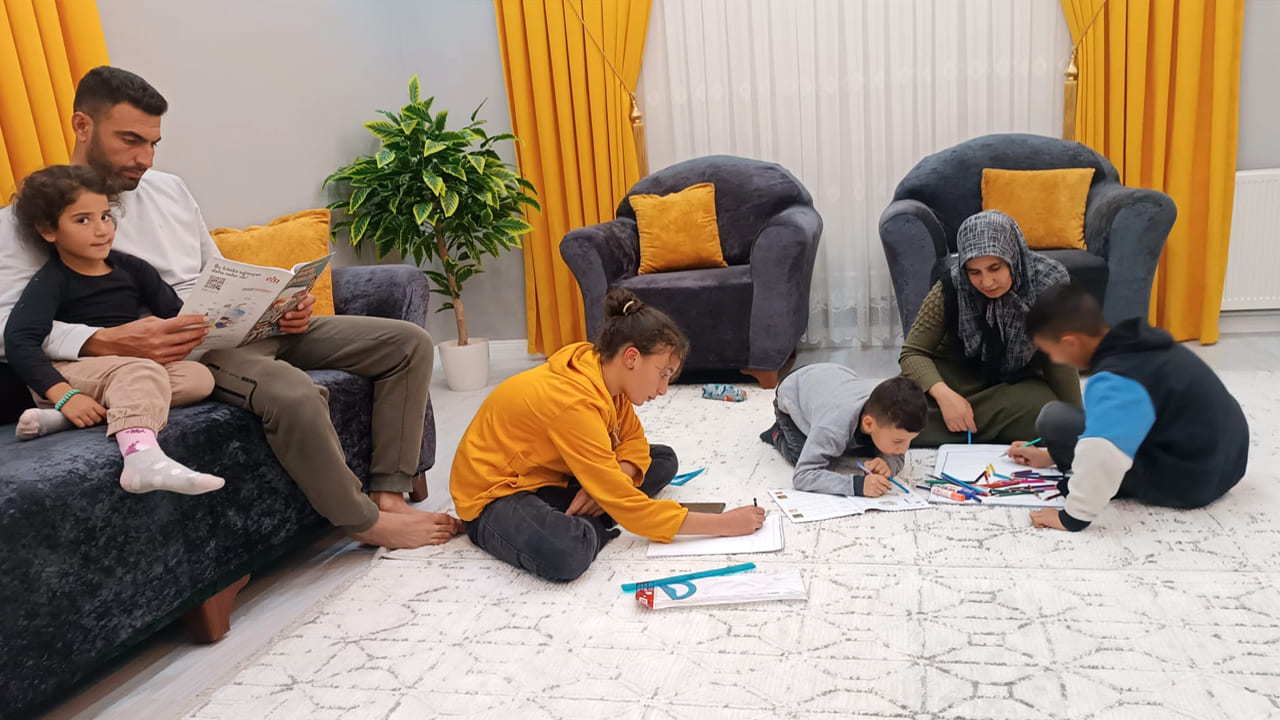 Van’da Aileler Dijitale Ara Verip Bir Araya Geliyor (1)