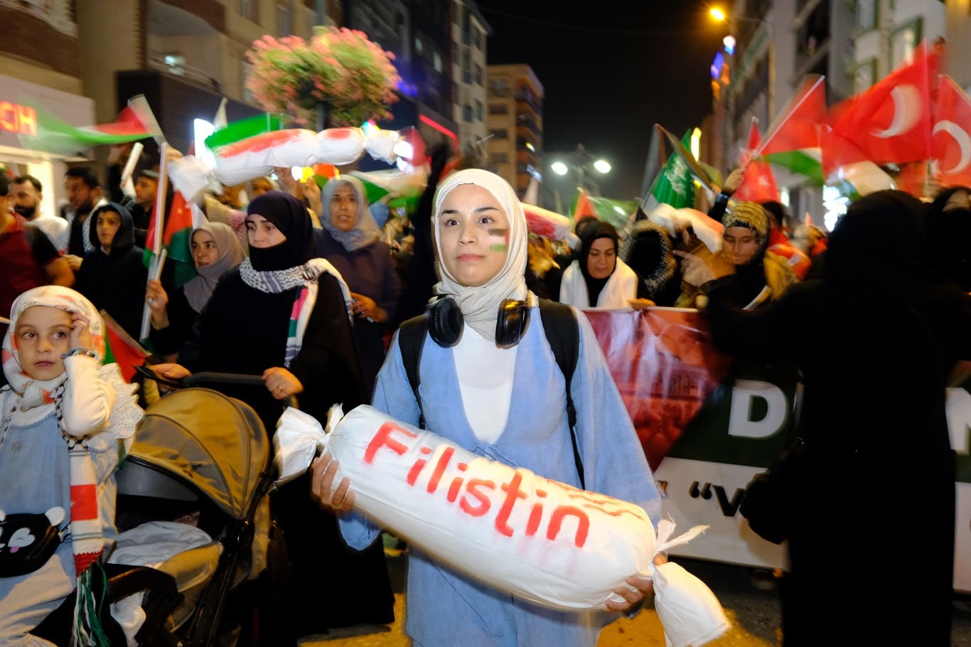 Van’da Binlerce Kişi Gazze Için Sokaklara Döküldü (12)