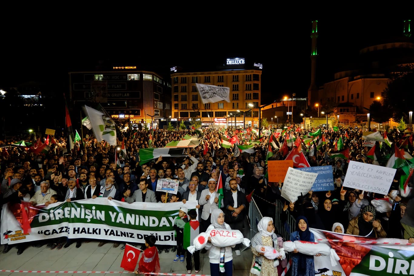 Van’da Binlerce Kişi Gazze Için Sokaklara Döküldü (18)