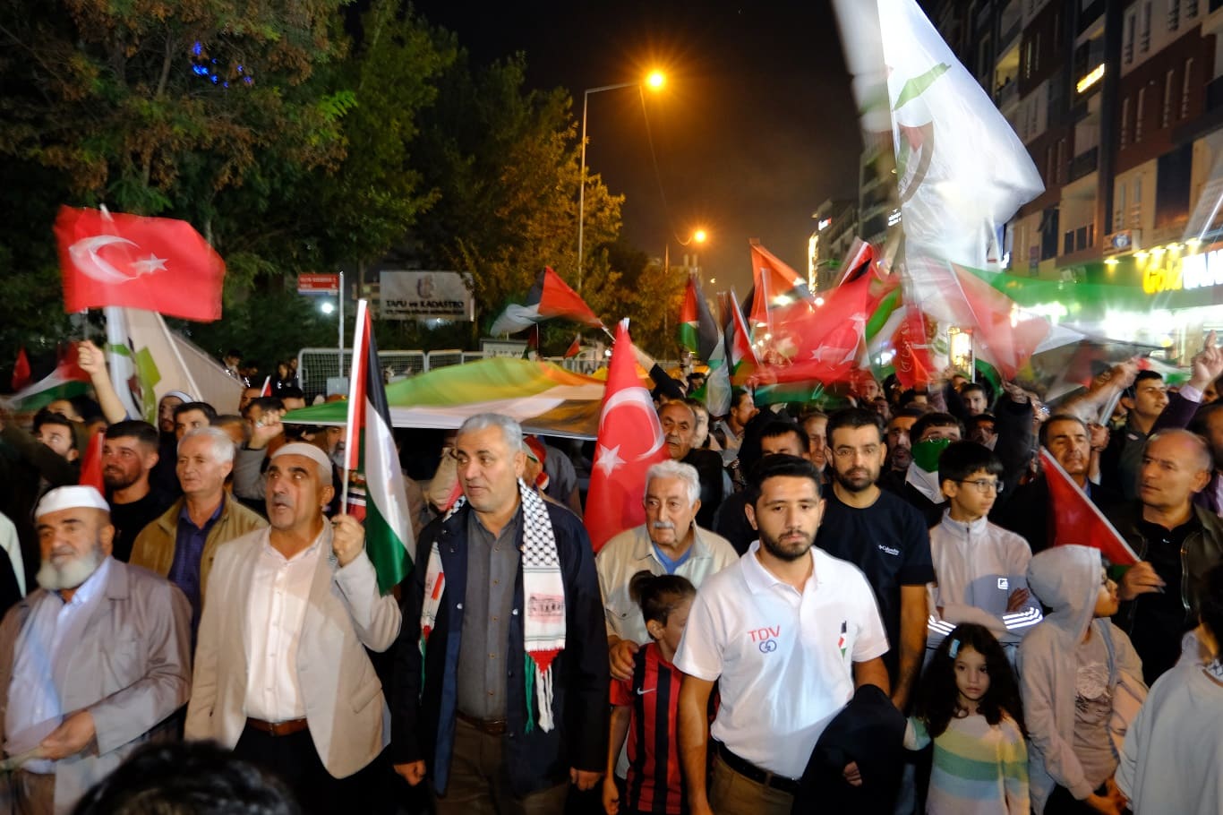 Van’da Binlerce Kişi Gazze Için Sokaklara Döküldü (27)