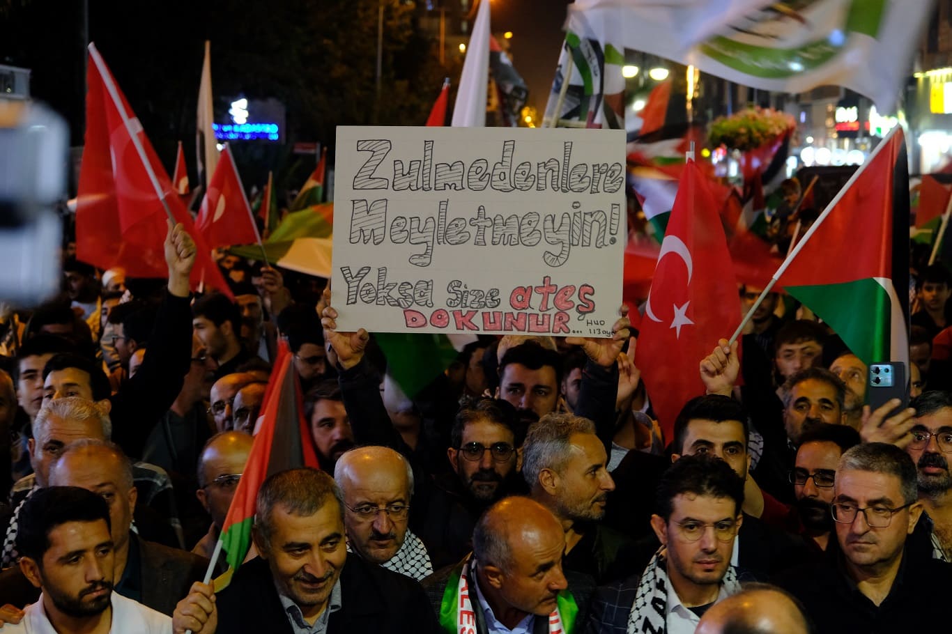 Van’da Binlerce Kişi Gazze Için Sokaklara Döküldü (8)