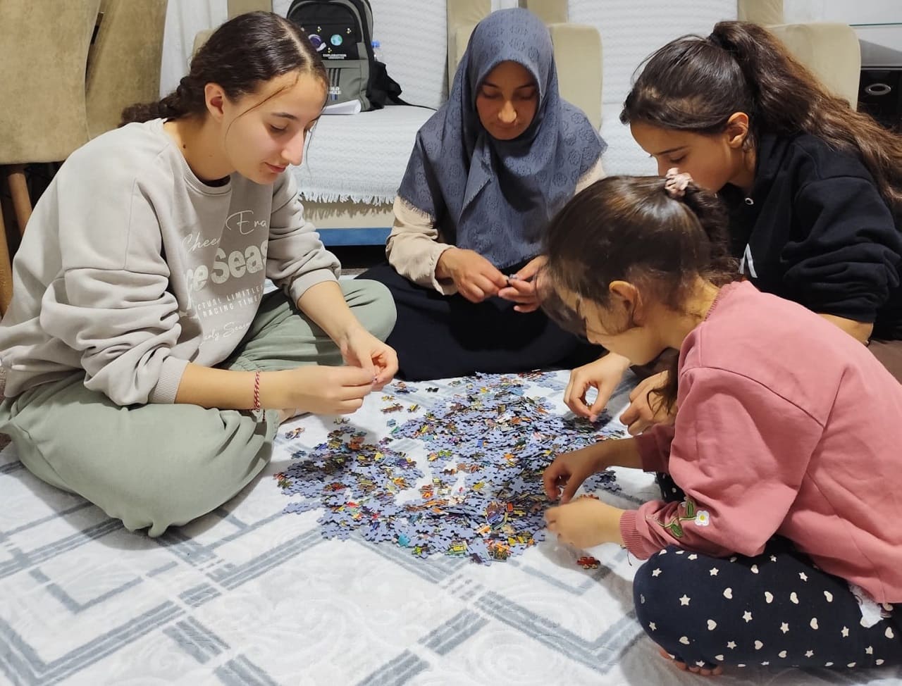 Van’da Ekranlar Kapatıldı, Aileler Birbirlerini Fark Etti (14)