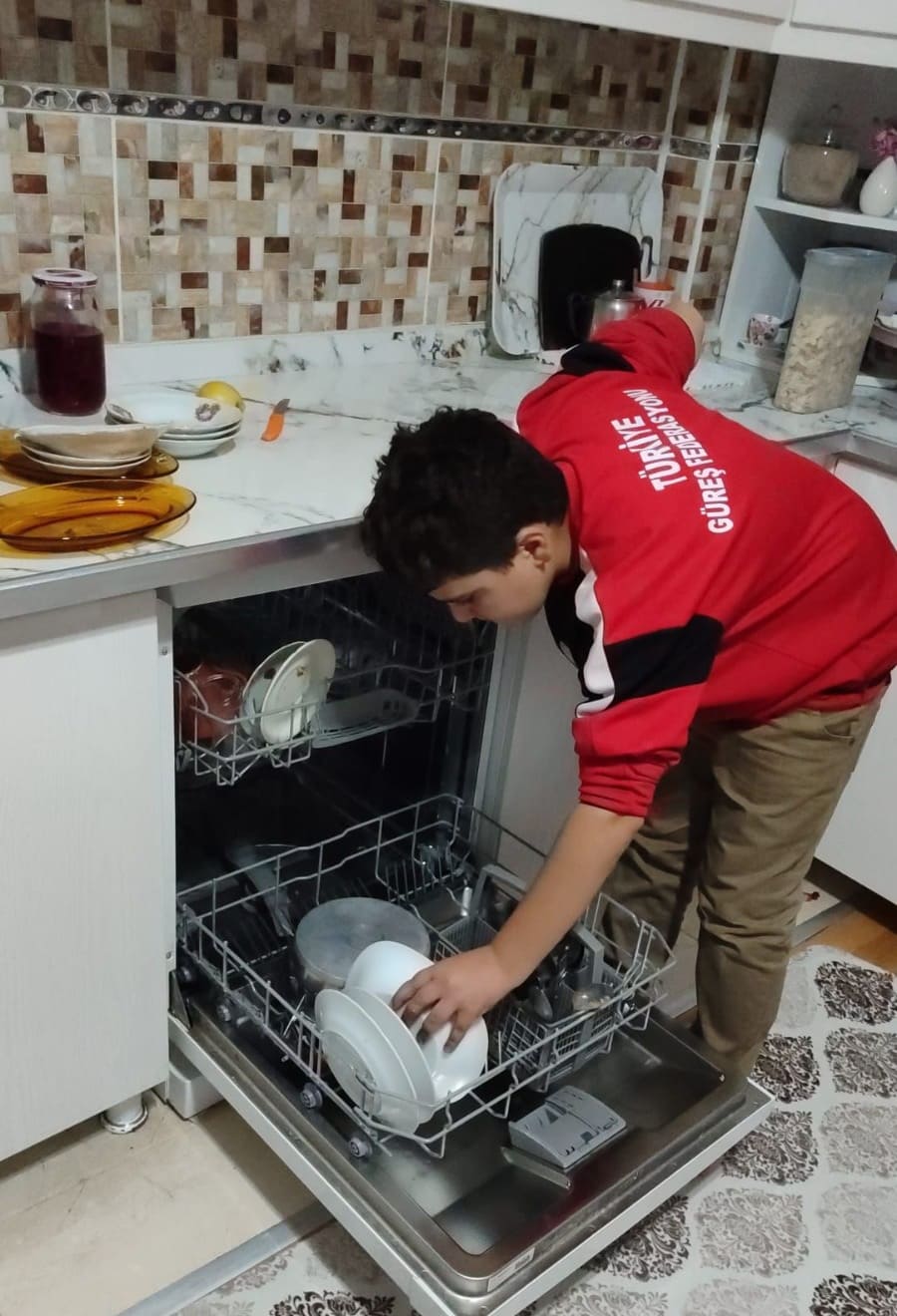 Van’da Ekranlar Kapatıldı, Aileler Birbirlerini Fark Etti (2)-1