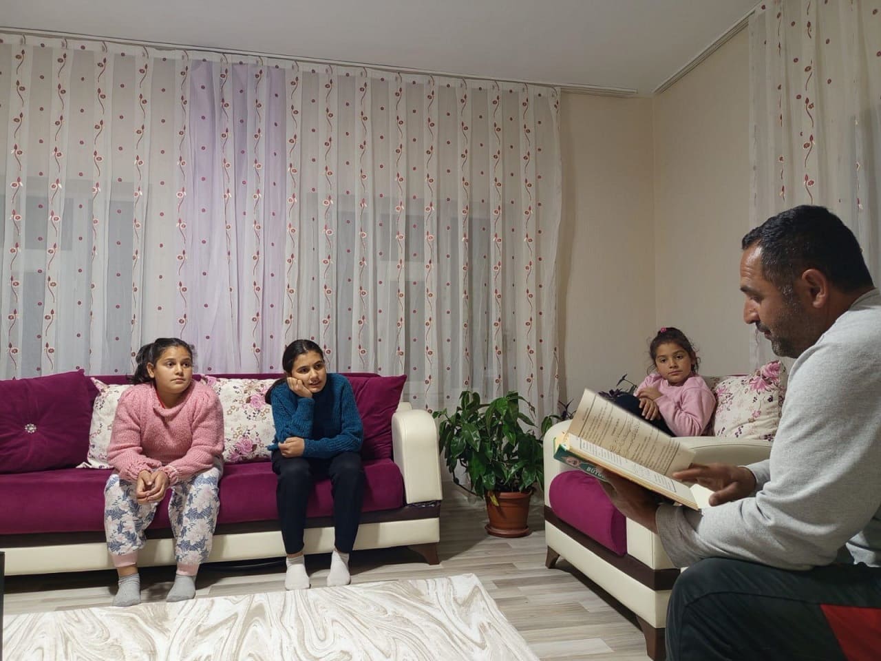 Van’da Ekranlar Kapatıldı, Aileler Birbirlerini Fark Etti (6)-1