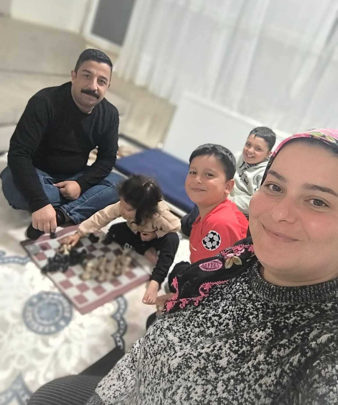 Van’da Ekranlar Kapatıldı, Aileler Birbirlerini Fark Etti (7)-1