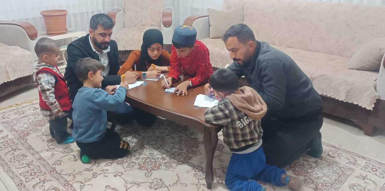 Van’da Ekranlar Kapatıldı, Aileler Birbirlerini Fark Etti (7)