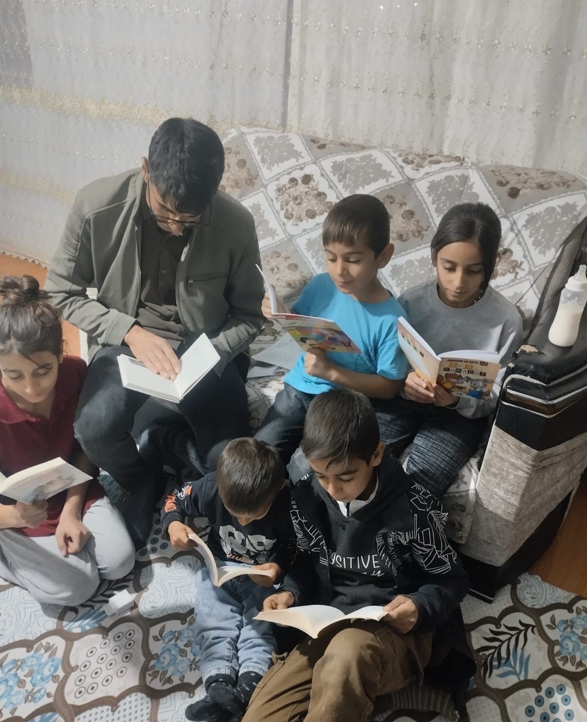 Van’da Ekranlar Kapatıldı, Aileler Birbirlerini Fark Etti (9)-1