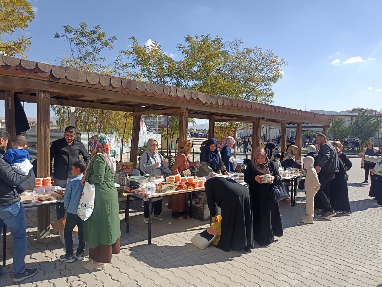 Van’da Hayır Kermesleri Açıldı! (1)