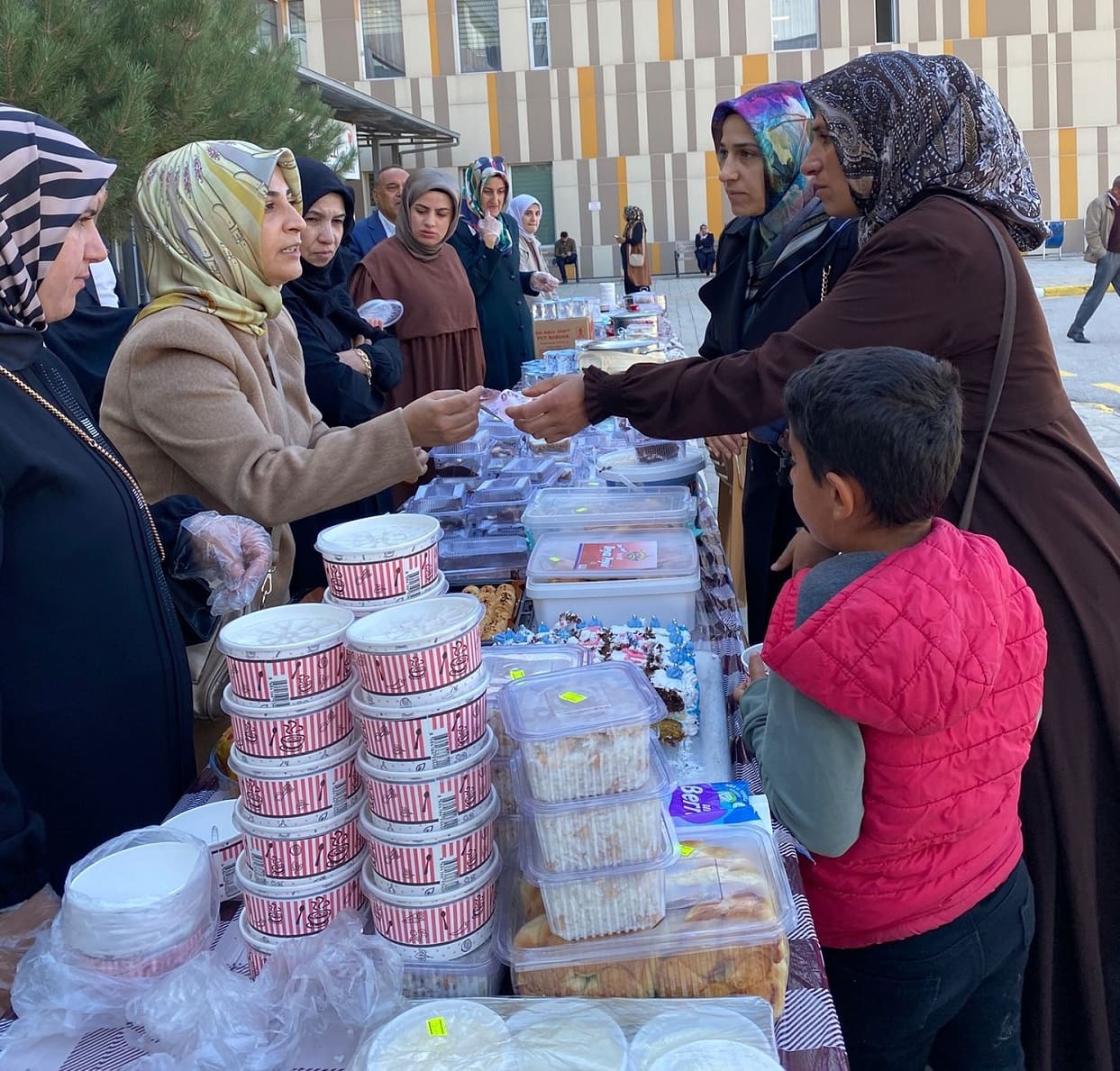 Van’da Hayır Kermesleri Açıldı! (2)