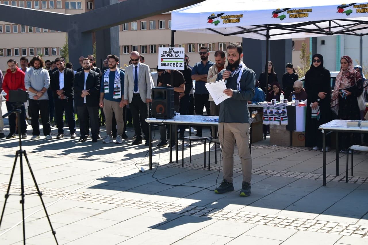 Van’da Öğrenciler Ayakta Zalimlerin Yanında Olmayın, Ateş Sizi De Yakar (5)