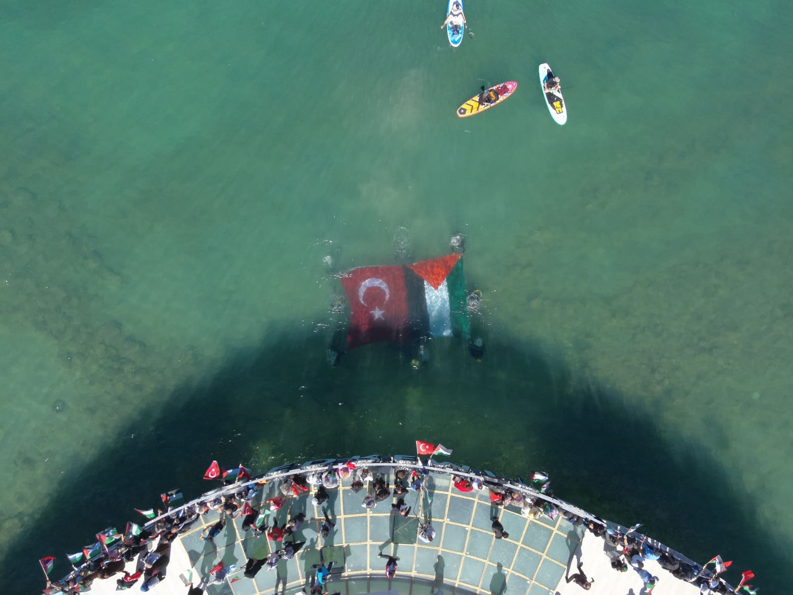 Van'da Tekneler Gazze Için Göle Açıldı (5)