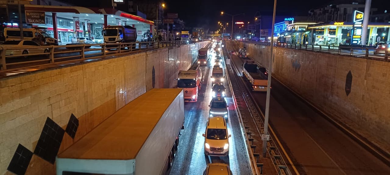 Van’da Trafik Kaosu! İşte Kapatılan Yollar Ve Açılış Tarihleri (1)-2