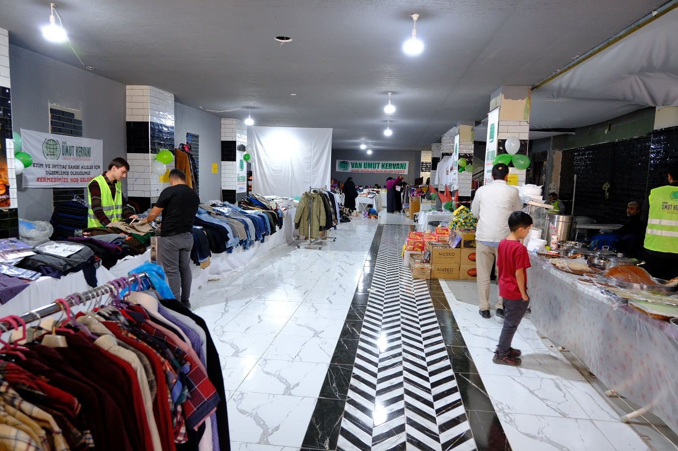 Van’da Yetim Ve Ihtiyaç Sahipleri Yararına Kermes Açıldı (3)