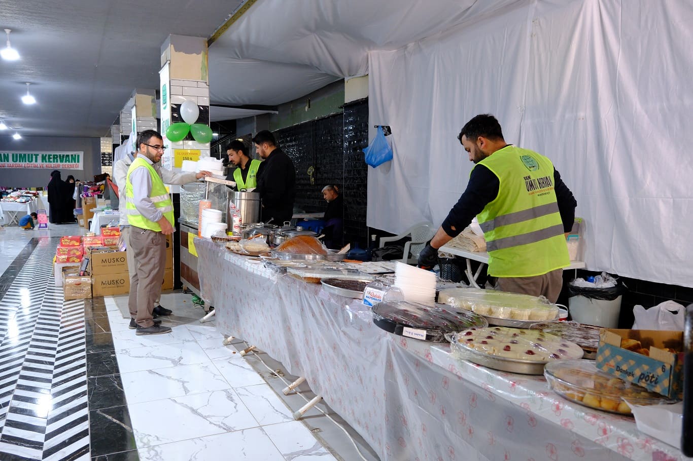 Van’da Yetim Ve Ihtiyaç Sahipleri Yararına Kermes Açıldı (4)