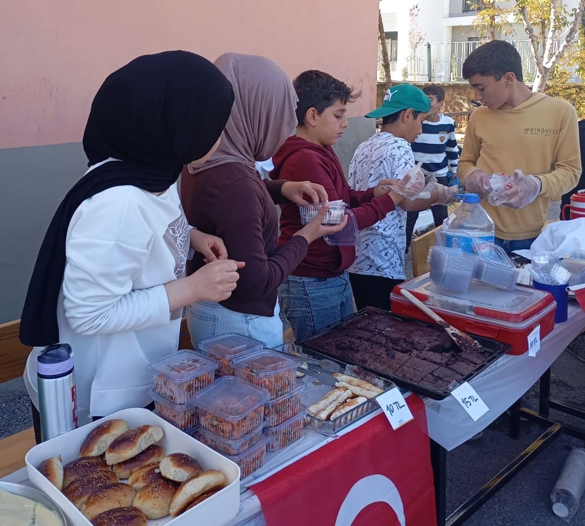 Van’daki Okullarda “Gazze Kardeşlik Kermesleri” Devam Ediyor (2)