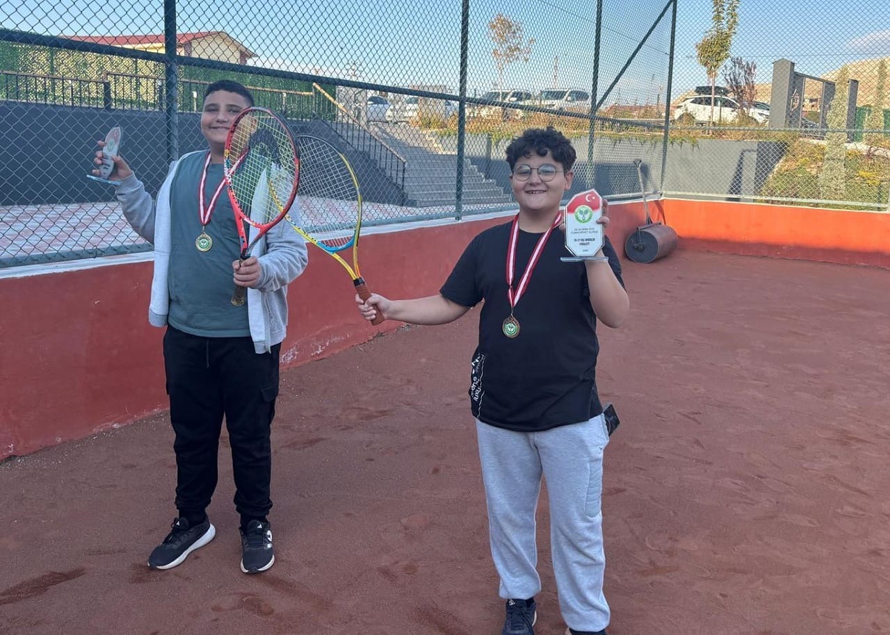 Van’daki Tenis Turnuvasının Kazananları Belli Oldu (1)