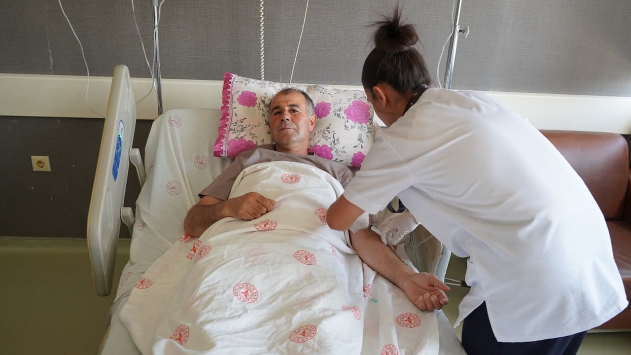 Vanlı Çiftçinin Karnından 4 Kiloluk Dev Kitle Çıktı (1)