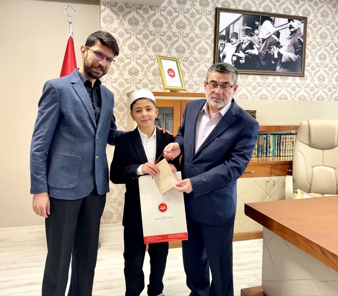 Vanlı Çocuk 3 Ayda Hafız Oldu! (1)