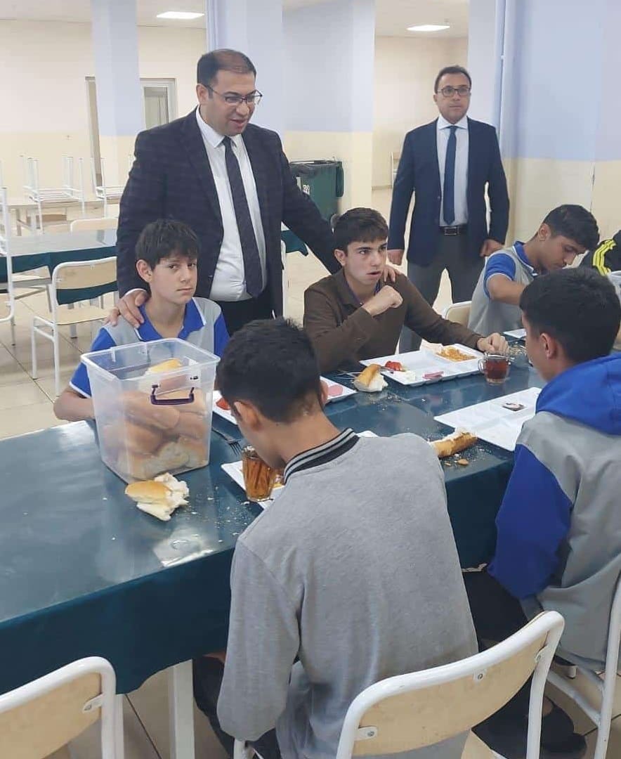 Edremit İlçe Milli Eğitim Müdürü, Öğrencilerle Kahvaltıda Buluştu (2)