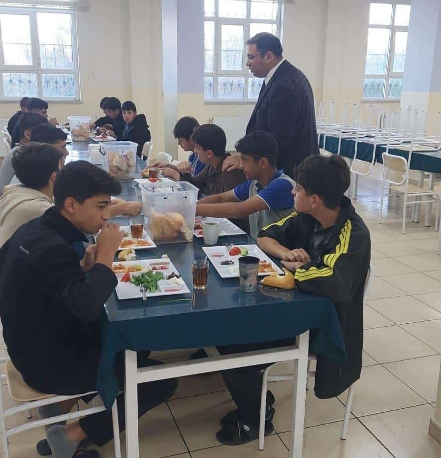 Edremit İlçe Milli Eğitim Müdürü, Öğrencilerle Kahvaltıda Buluştu (3)