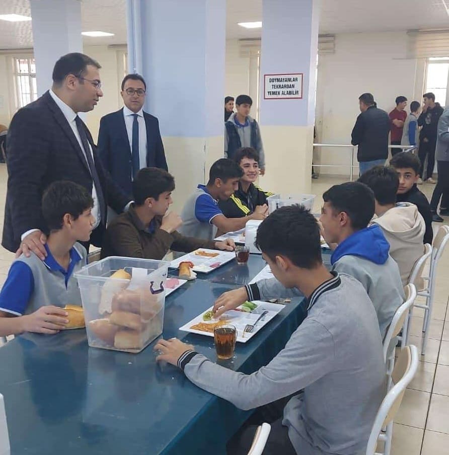 Edremit İlçe Milli Eğitim Müdürü, Öğrencilerle Kahvaltıda Buluştu (4)