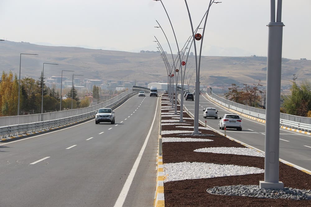 Edremit Yolundaki Köprülü Kavşak Trafiğe Açıldı (4)