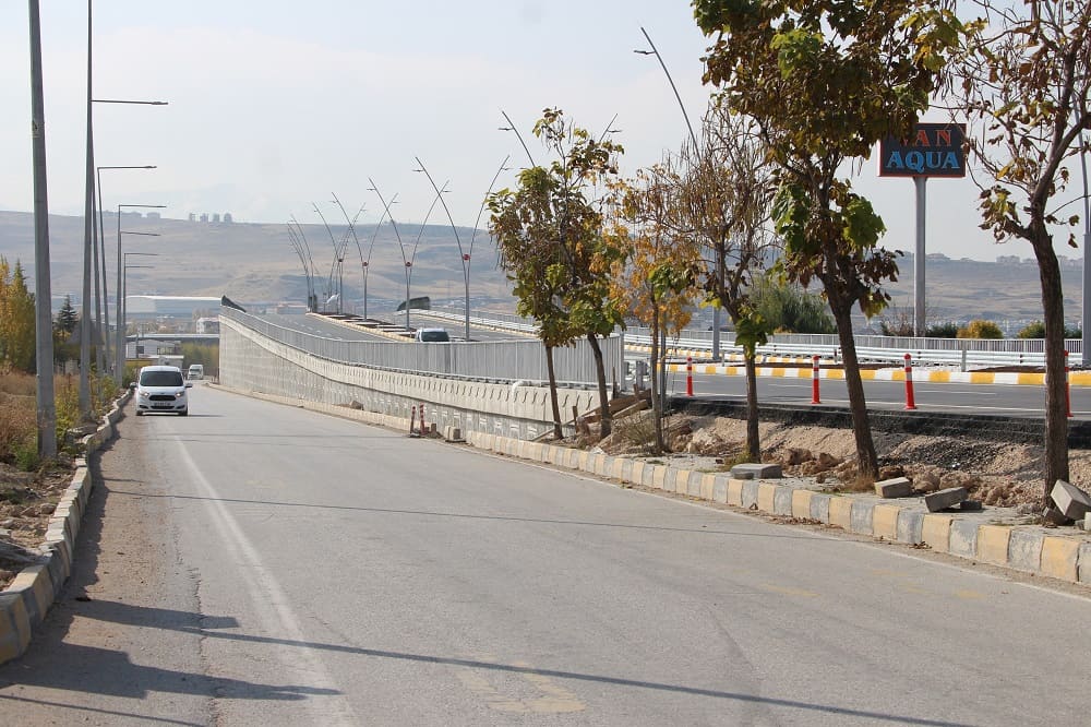 Edremit Yolundaki Köprülü Kavşak Trafiğe Açıldı (7)