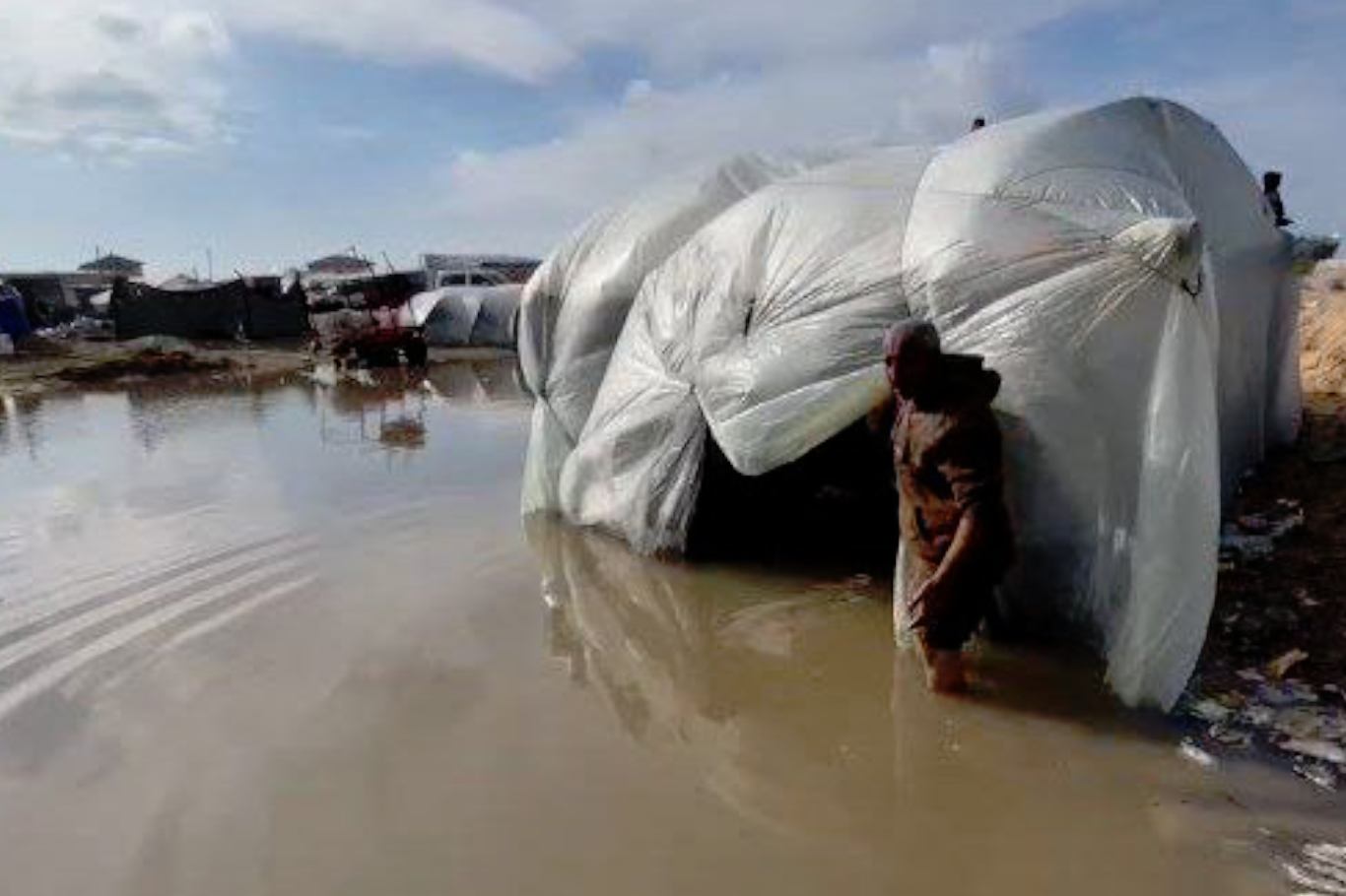 Gazze'de Yüzlerce Çadır Sular Altında