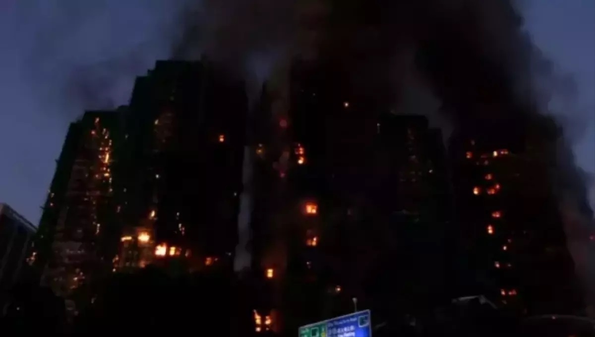 Hong Kong Yangin Felaketi 36 Kisi Oldu 279 Kisi Kayip 4